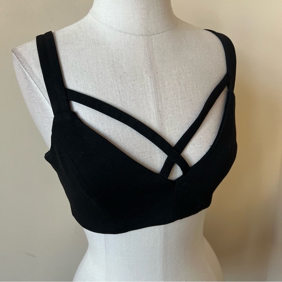 Signature8 crisscrossed strappy front zip back top 17618 - Picture 3 of 8